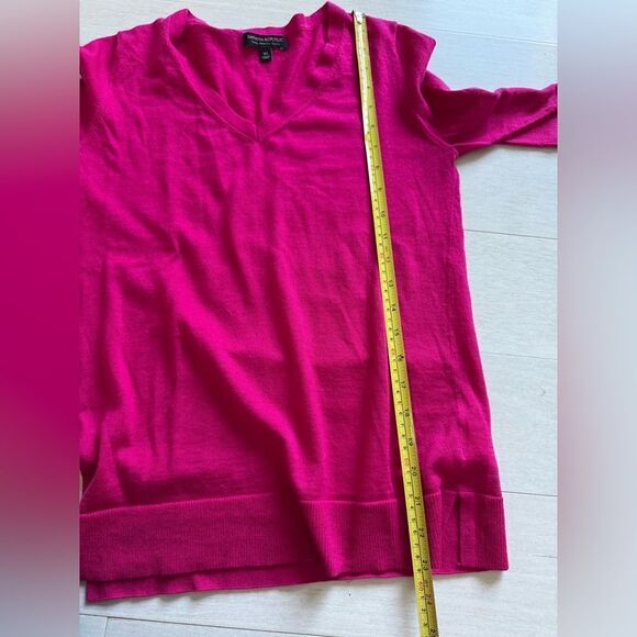 Banana Republic V-Neck Sweater - Picture 8 of 8